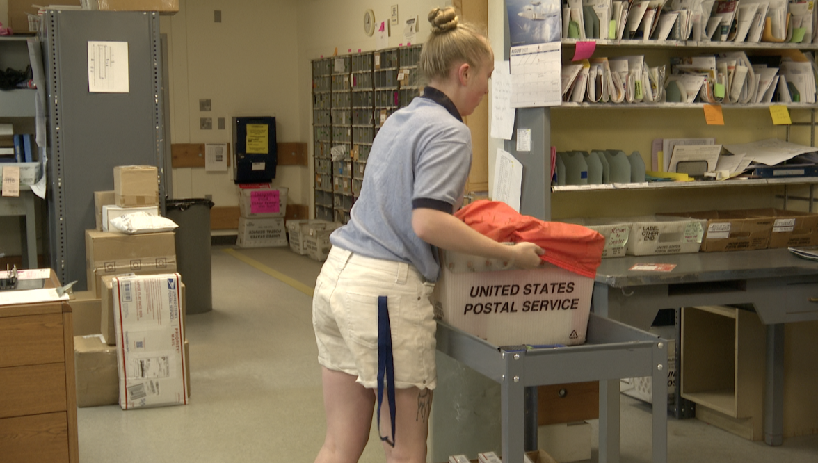 Dayton postal worker delivers mail with home in limbo - Vimarsana News